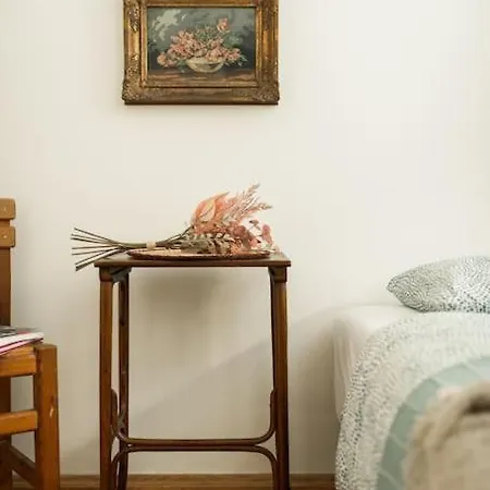 Artisan & Old-Timey 2 Bedrooms Home Praga Exterior foto