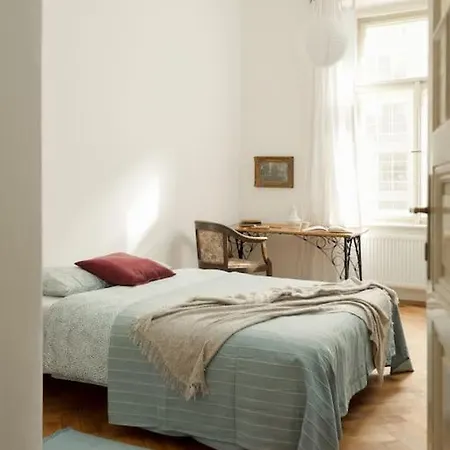 Artisan & Old-Timey 2 Bedrooms Home Praga Exterior foto